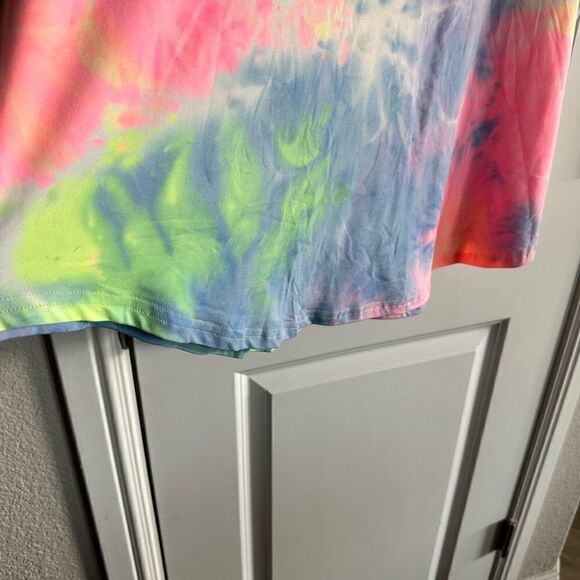NWOT Plus Size Short Sleeve Tie Dye Tee Shirt With Front Pocket - Size 3XL - Picture 5 of 6
